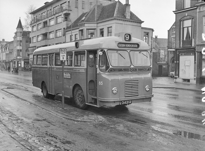 86489 Afbeelding van de Daf/Domburg autobus nr. 85 (serie 76-90) van het G.E.B.R.U. als lijn 9 bij de halte Kruisstraat ...